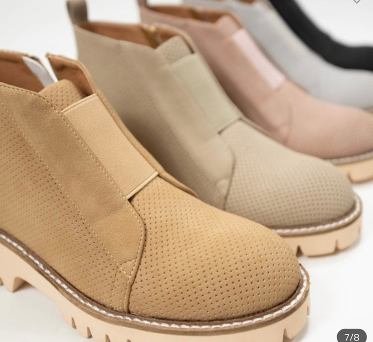 Fashion Sneakers in Camel